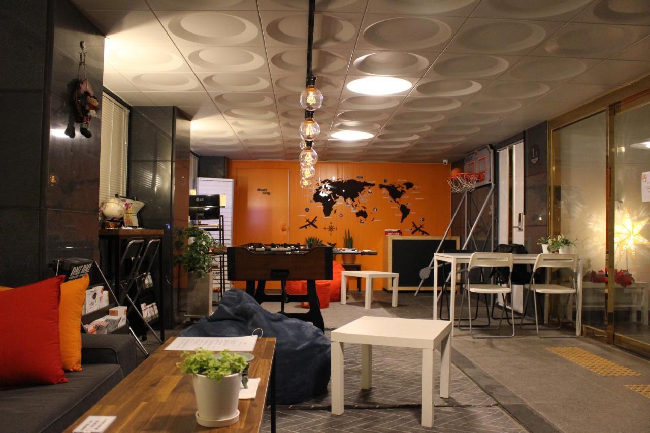 Bunk Guesthouse Hongdae2 Сеул Экстерьер фото