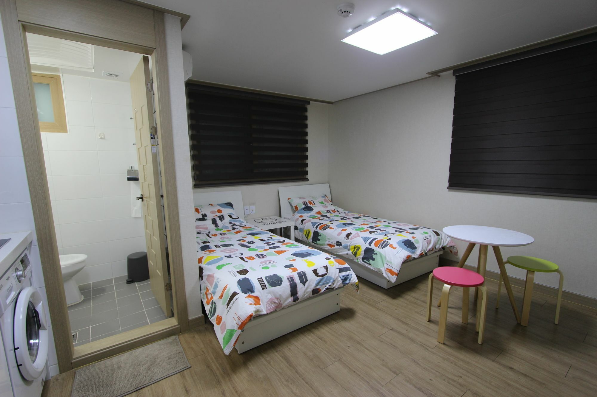 Bunk Guesthouse Hongdae2 Сеул Экстерьер фото