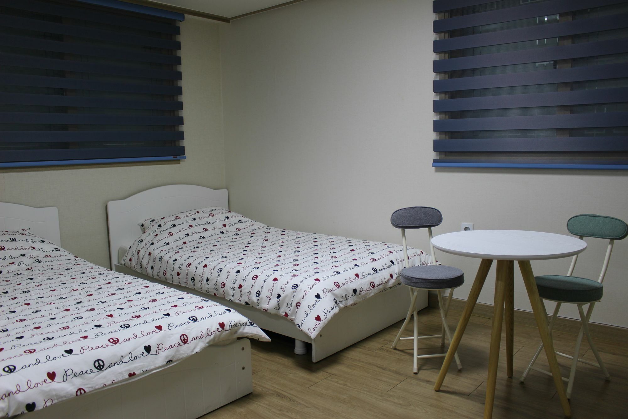 Bunk Guesthouse Hongdae2 Сеул Экстерьер фото